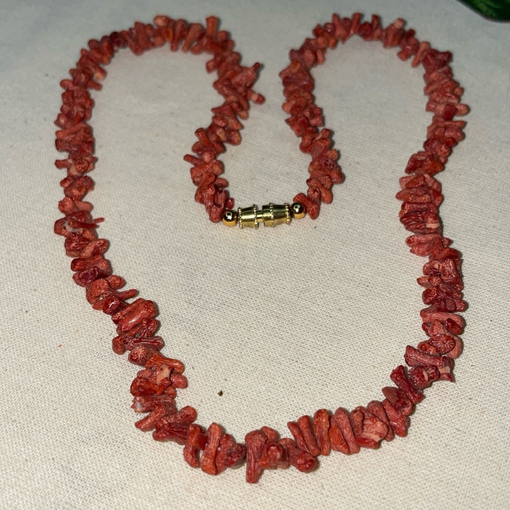 Vintage 70s coral 🪸 chip necklace screw clasp 18.5 length bead EUC retro boho